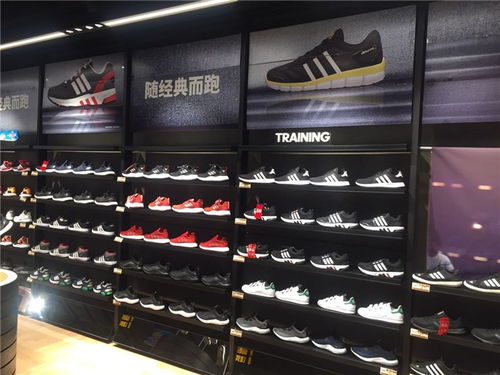 專業運動服裝定制 運動服裝定制 雅楓展柜