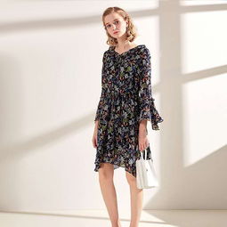 【開名牌服裝店衣香麗影長(zhǎng)袖連衣裙】- 