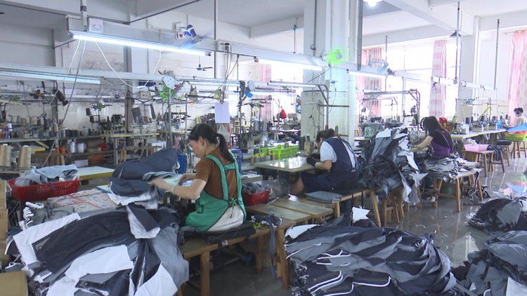 家門口的世界丨鄉(xiāng)鎮(zhèn)牛仔褲&ldquo;闖世界&rdquo; 由小作坊到&ldquo;服裝名城&rdquo;的華麗蛻變